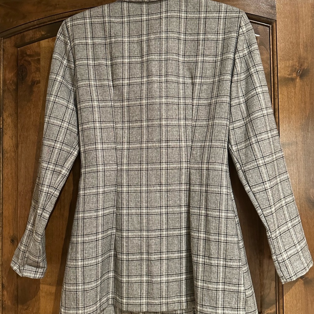 Blazer - Picture 2 of 3